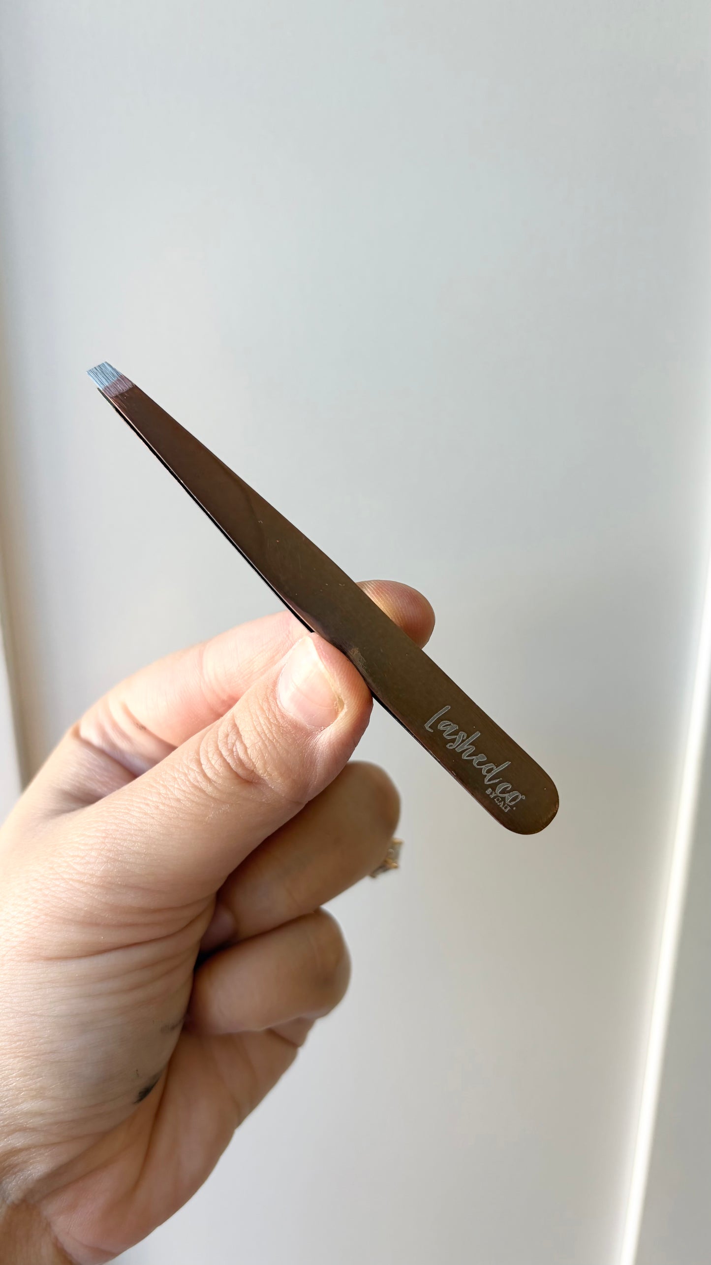LASH TWEEZERS