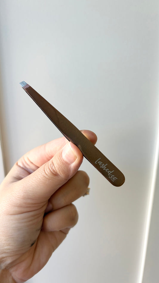LASH TWEEZERS